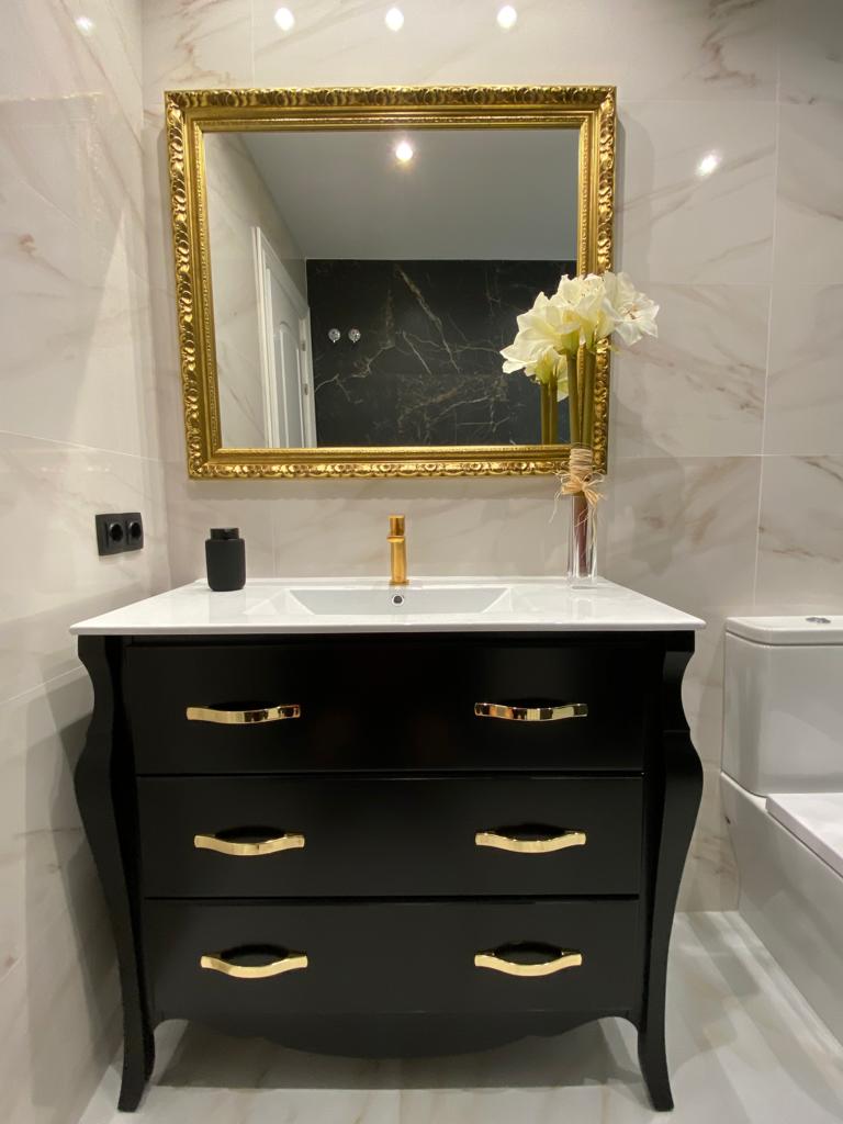Ejemplo del Espejo Ideal para un baño con nuestra moldura a medida Ref. 2621-1 foto 5