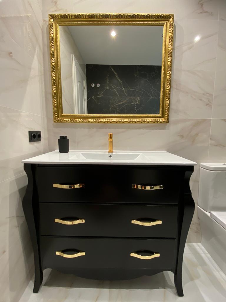 Ejemplo del Espejo Ideal para un baño con nuestra moldura a medida Ref. 2621-1 foto 2
