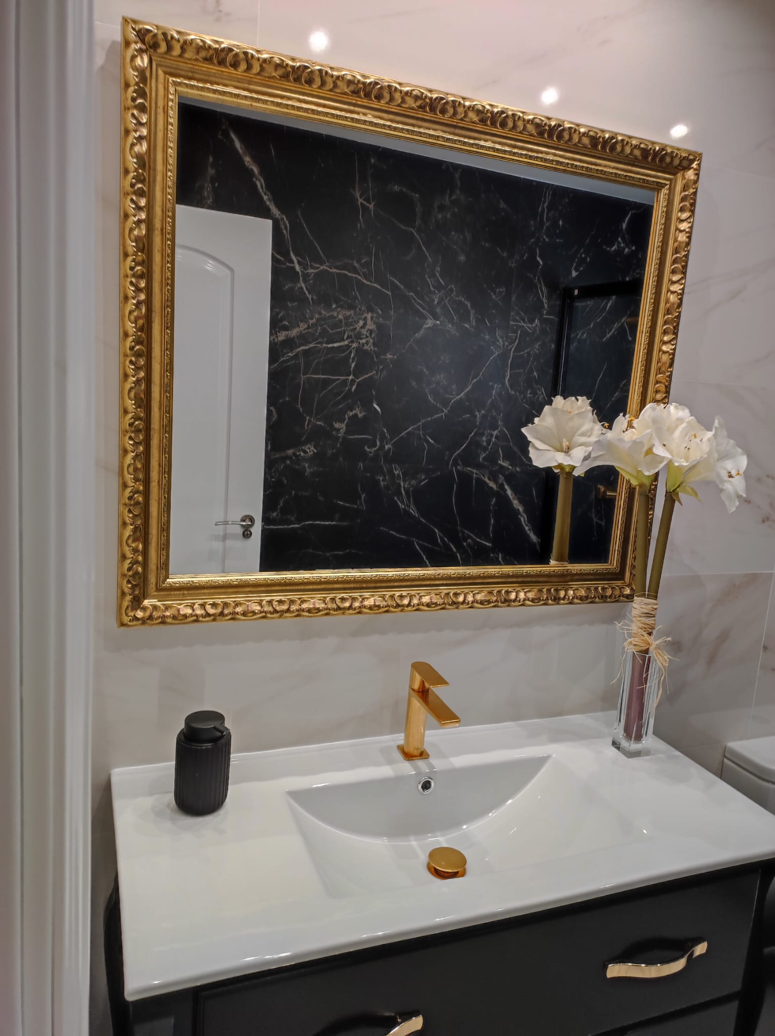 Ejemplo del Espejo Ideal para un baño con nuestra moldura a medida Ref. 2621-1 foto 1