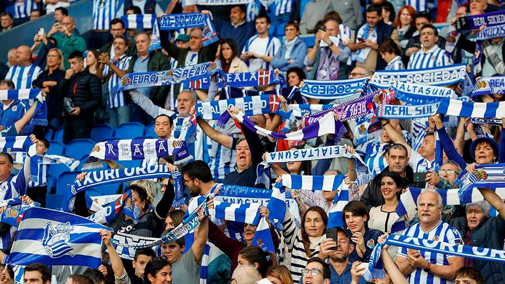 Real Sociedad escudo - este equipo ha tenido una rica historia llena de momentos de gloria que han forjado una base de aficionados leal y apasionada