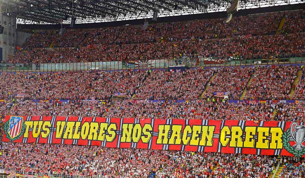 Cuadro decoración Atlético de Madrid escudo Tradicional o Nuevo: Ambos escudos siguen representando la misma historia y valores del Atlético de Madrid.
