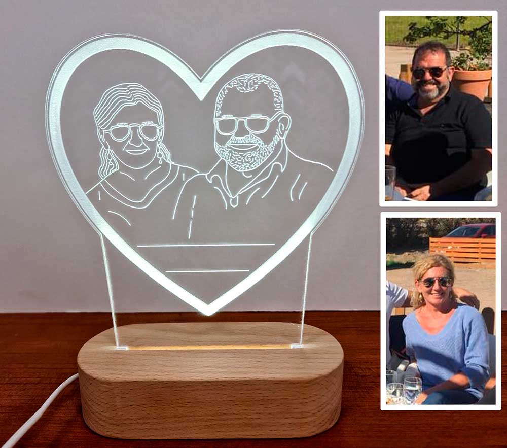 Esta lámpara personalizada no es solo un objeto decorativo; es una manifestación artística de sus momentos más preciados, una pieza única que combina belleza, significado y funcionalidad de una manera verdaderamente especial