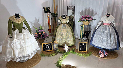 Molduras doradas para enmarcar recuerdos falleros